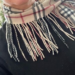 Burberry 100% Cashmere Classic Check Scarf with Fringe